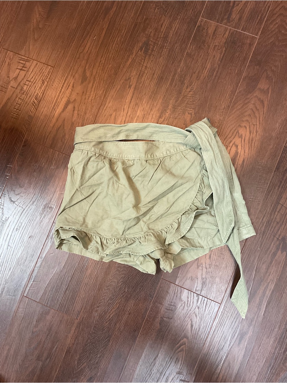 Vineyard Vines Olive Wrap Ruffle Skort